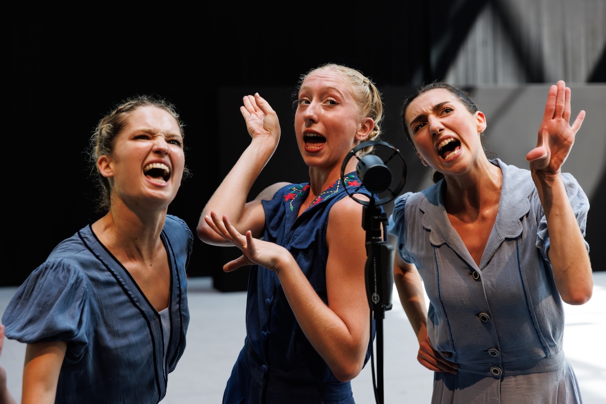 Getanzte Angst, getanzter Weltfriede beim Colours Festival im Theaterhaus