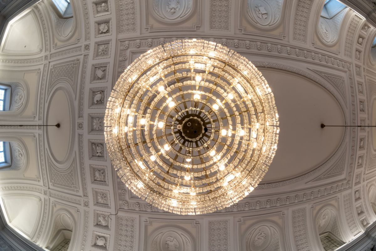 Kronleuchter im Weißen Saal des Neuen Schlosses Stuttgart (Foto: Holger Schneider)